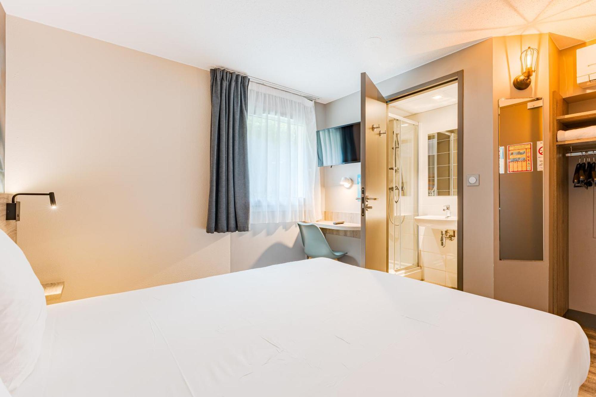 Kyriad Direct Tours Sud - Chambray Les Tours Exterior foto